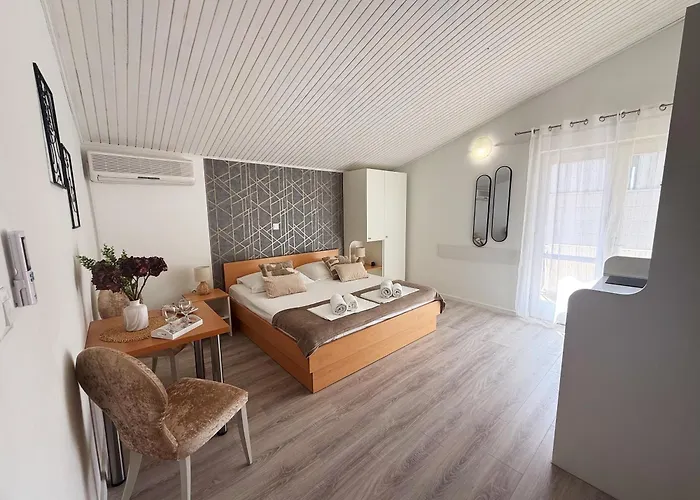 Olga 2 * Makarska