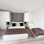Olga 2 * Makarska