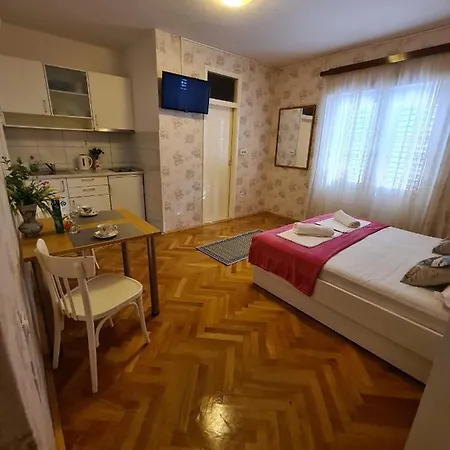 Olga 2 Apartment Makarska