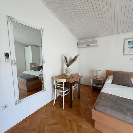 Olga 2 Apartment Makarska