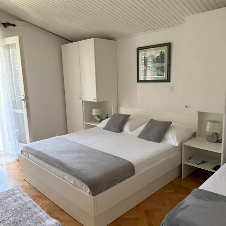 Olga 2 Apartment Makarska