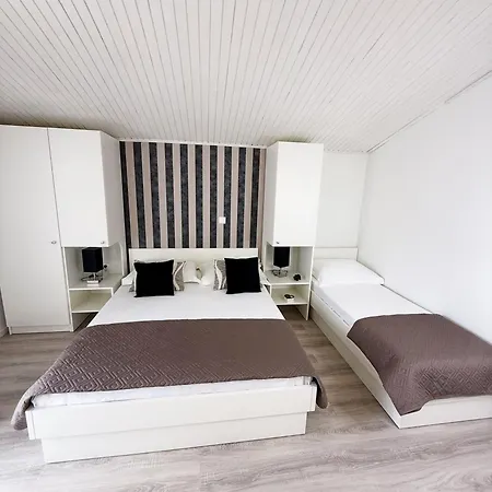 Olga 2 * Makarska