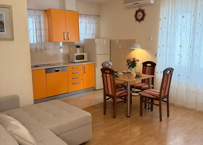 Olga 2 Apartment Makarska